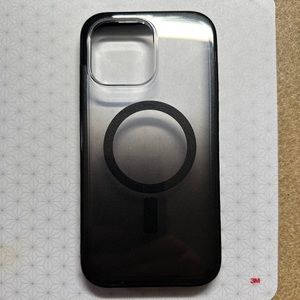 iPhone 14 Pro Max MagSafe OtterBox Lumen case